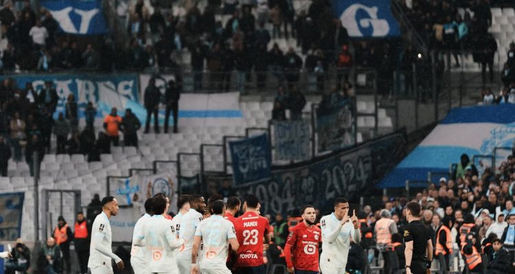 Momen panas Calvin Verdonk vs Mason Greenwood dalam laga Lille melawan Marseille di Ligue 1.