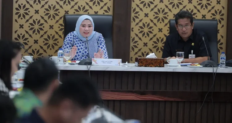 Staf Ahli TP PKK Sumsel Lidyawati Cik Ujang pimpin rapat persiapan HKG ke-54 di Griya Agung Palembang.