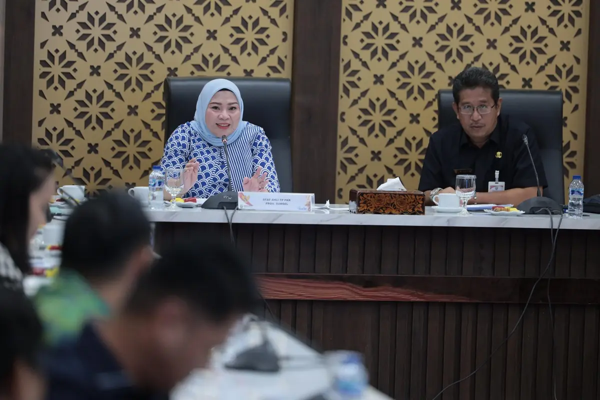 Staf Ahli TP PKK Sumsel Lidyawati Cik Ujang pimpin rapat persiapan HKG ke-54 di Griya Agung Palembang Staf Ahli TP PKK Sumsel Lidyawati Cik Ujang pimpin rapat persiapan HKG ke-54 di Griya Agung Palembang.