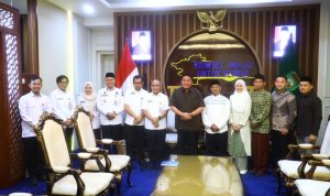 Gubernur Herman Deru saat berdiskusi hangat dengan pengurus IKPM Gontor Palembang