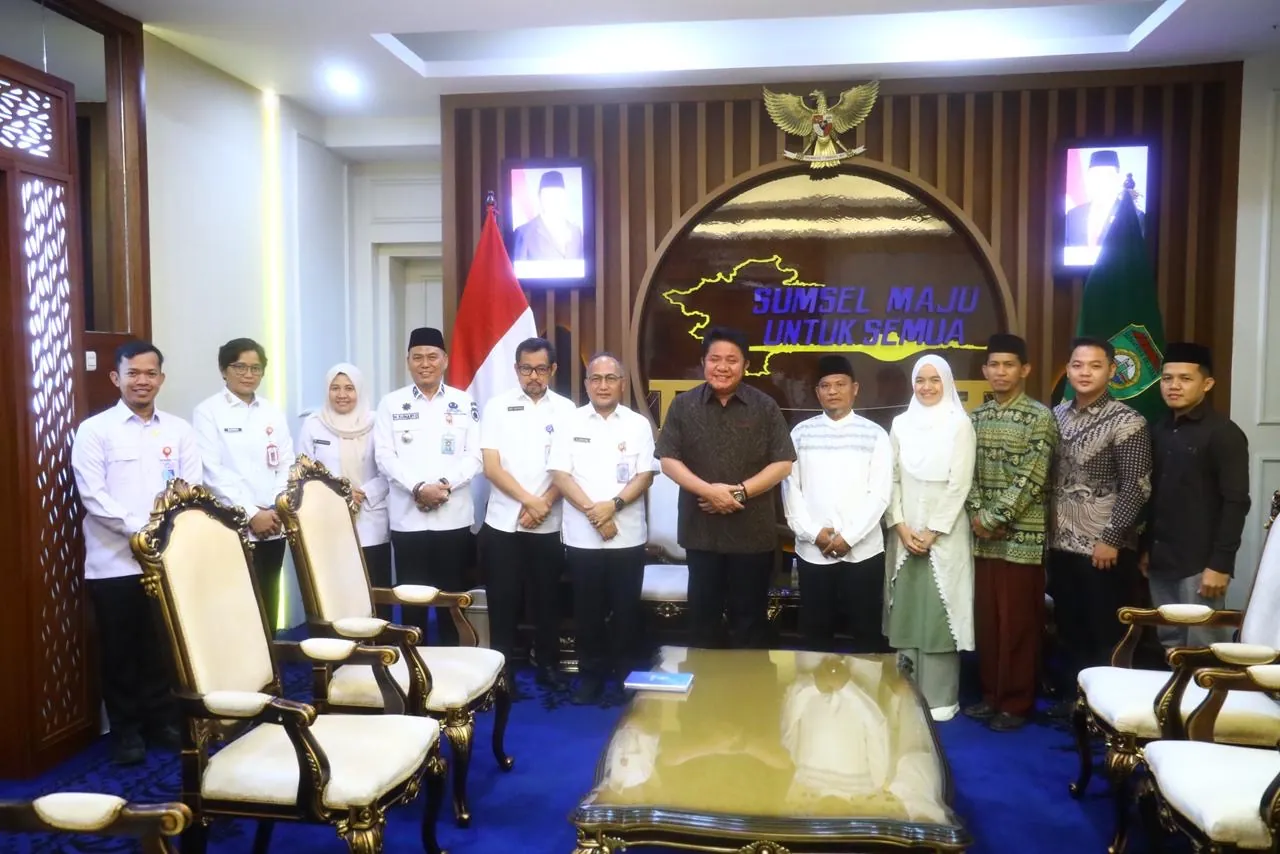 Gubernur Herman Deru saat berdiskusi hangat dengan pengurus IKPM Gontor Palembang