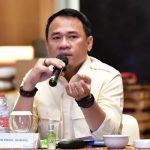 Ketua DPRD Sumsel Andie Dinialdie memberikan keterangan terkait klarifikasi pengadaan fasilitas rumah dinas. Ketua DPRD Sumsel Andie Dinialdie memberikan keterangan terkait klarifikasi pengadaan fasilitas rumah dinas.