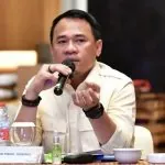 Ketua DPRD Sumsel Andie Dinialdie memberikan keterangan terkait klarifikasi pengadaan fasilitas rumah dinas. Ketua DPRD Sumsel Andie Dinialdie memberikan keterangan terkait klarifikasi pengadaan fasilitas rumah dinas.