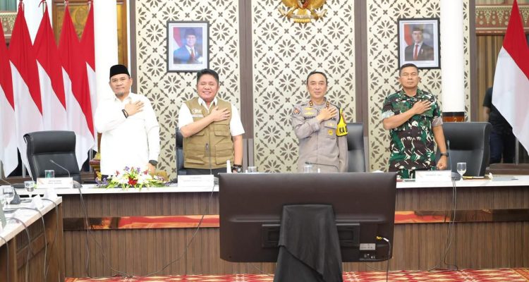 Ketua DPRD Sumsel saat menghadiri Rapat Koordinasi Lintas Sektoral Operasi Ketupat Musi 2026 bersama Forkopimda di Griya Agung Palembang. Ketua DPRD Sumsel saat menghadiri Rapat Koordinasi Lintas Sektoral Operasi Ketupat Musi 2026 bersama Forkopimda di Griya Agung Palembang.