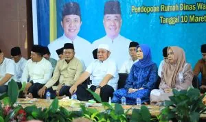 Gubernur Sumsel Herman Deru didampingi Hj. Feby Deru menghadiri acara Safari Ramadhan 1447 H di Pendopoan Rumah Dinas Wali Kota Prabumulih.