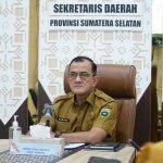 Sekretaris Daerah Provinsi Sumatera Selatan H. Edward Candra saat mengikuti Rakor Pengendalian Inflasi 2026 secara daring dari Command Center Pemprov Sumsel. Sekretaris Daerah Provinsi Sumatera Selatan H. Edward Candra saat mengikuti Rakor Pengendalian Inflasi 2026 secara daring dari Command Center Pemprov Sumsel.