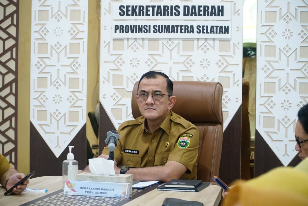 Sekretaris Daerah Provinsi Sumatera Selatan H. Edward Candra saat mengikuti Rakor Pengendalian Inflasi 2026 secara daring dari Command Center Pemprov Sumsel. Sekretaris Daerah Provinsi Sumatera Selatan H. Edward Candra saat mengikuti Rakor Pengendalian Inflasi 2026 secara daring dari Command Center Pemprov Sumsel.