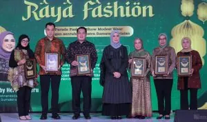 Feby Deru Buka Raya Fashion Ramadhan di PIM