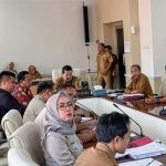pemkab_muba_bahas_pkkpr_perkebunan_sawit_dorong_in Pj Sekda Muba Syafaruddin saat memimpin Rapat Koordinasi Forum Penataan Ruang di Ruang Randik.