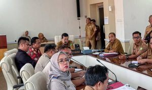 Pj Sekda Muba Syafaruddin saat memimpin Rapat Koordinasi Forum Penataan Ruang di Ruang Randik.