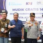 Wakil Gubernur Sumsel H. Cik Ujang melepas keberangkatan pemudik program Mudik Gratis Lebaran 2026 di Stasiun Kertapati Palembang.