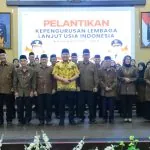Gubernur Sumsel Herman Deru berfoto bersama jajaran pengurus LLI Provinsi Sumatera Selatan masa bhakti 2025-2030 yang baru dilantik.