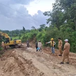 Respon cepat ditunjukkan Pemkab Muba dalam menangani keluhan masyarakat terkait kerusakan jalan di Desa Mekar Jaya, Kecamatan Jirak Jaya. Respon cepat ditunjukkan Pemkab Muba dalam menangani keluhan masyarakat terkait kerusakan jalan di Desa Mekar Jaya, Kecamatan Jirak Jaya.