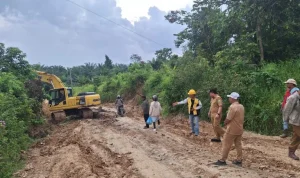Respon cepat ditunjukkan Pemkab Muba dalam menangani keluhan masyarakat terkait kerusakan jalan di Desa Mekar Jaya, Kecamatan Jirak Jaya.