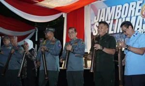 Sekretaris Daerah (Sekda) Provinsi Sumatera Selatan, Dr. H. Edward Candra, secara resmi menghadiri pembukaan Jambore Satuan Perlindungan Masyarakat (Satlinmas) Tahun 2026 di Plaza Lapangan Tembak, Jakabaring Sport City.