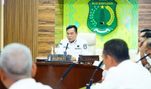 Bupati Musi Banyuasin, M. Toha Tohet, menegaskan kesiapan penuh Pemkab Muba dalam mengimplementasikan Permen ESDM Nomor 14 Tahun 2025 melalui rapat finalisasi ikrar bersama di Ruang Rapat Serasan Sekate, Rabu (29/4/2026).