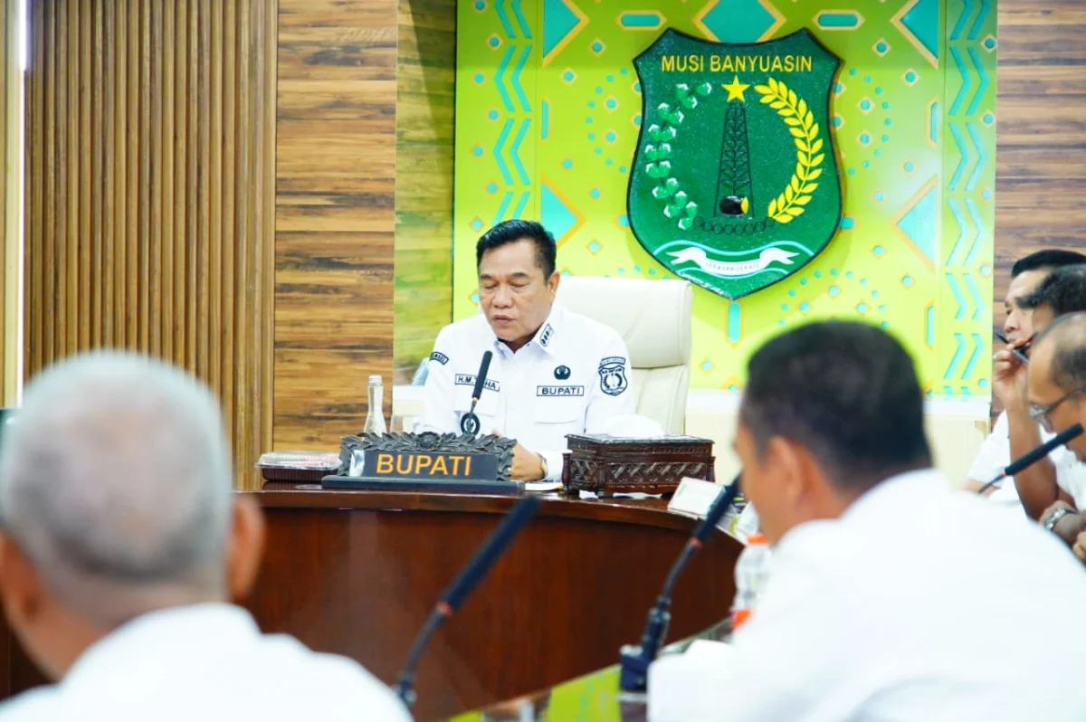 Bupati Musi Banyuasin, M. Toha Tohet, menegaskan kesiapan penuh Pemkab Muba dalam mengimplementasikan Permen ESDM Nomor 14 Tahun 2025 melalui rapat finalisasi ikrar bersama di Ruang Rapat Serasan Sekate, Rabu (29/4/2026).