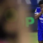 Doc : Momen gelandang Persib Beckham Putra menangis setelah dikartu merah di laga lawan Dewa United di Stadion Gelora Bandung Lautan Api, Kota Bandung, Jumat 21 November 2025 silam.