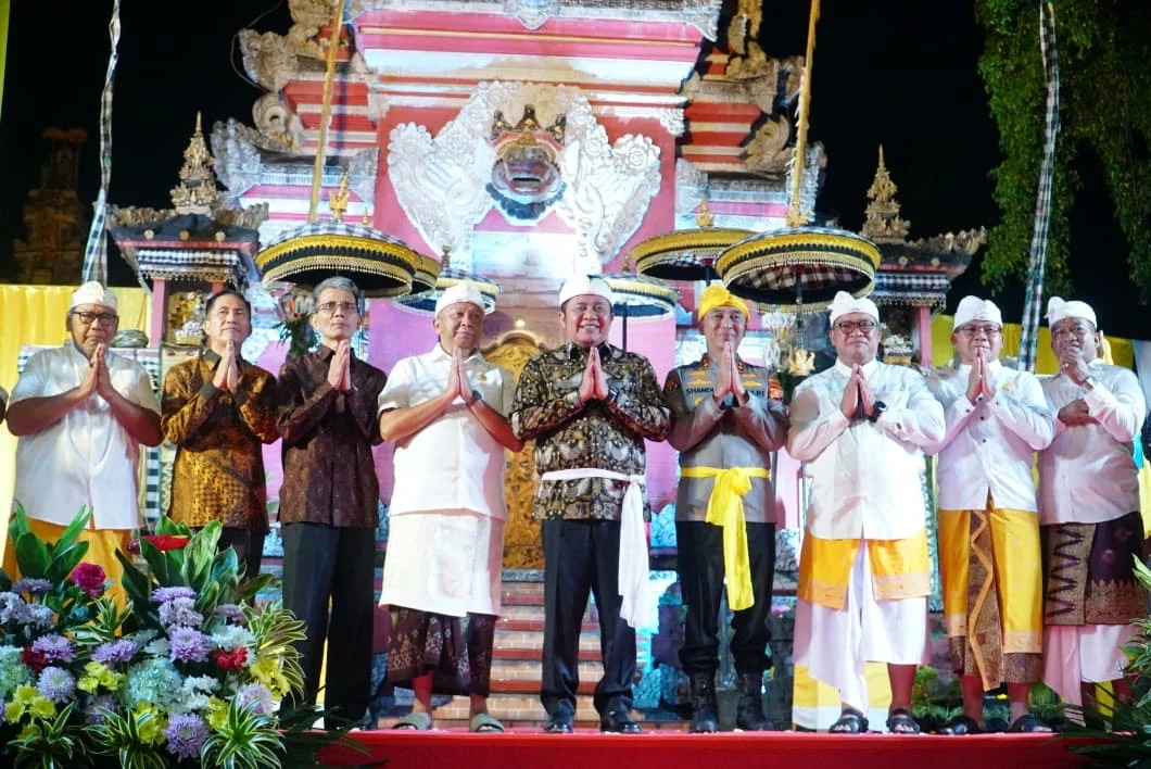 dharma-santi-nyepi-sumsel-herman-deru-pura-sriwijaya Gubernur Herman Deru bersama tokoh agama Hindu di Dharma Santi Nyepi Sumsel 2026.