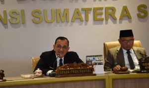 Sekda Sumsel Edward Candra dan Ketua DPRD Sumsel Andie Dinialdie dalam Rapat Bamus.