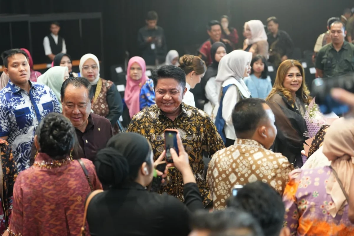 Gubernur Sumsel Herman Deru acara Fashion Show Wastra Sumsel.