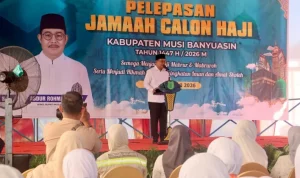 Wakil Bupati Kabupaten Musi Banyuasin melepas keberangkatan jemaah haji di Hotel Gambo Sekayu. (Foto: Dinkominfo Muba)