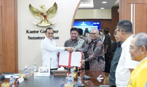 Penandatanganan NPHD hibah Rp6 Miliar antara Pemprov Sumsel dan Unsri disaksikan Herman Deru.