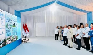 Presiden Prabowo Subianto melakukan groundbreaking proyek hilirisasi nasional tahap II di Refinery Unit IV Cilacap, Jawa Tengah, pada Rabu, 29 April 2026. Foto: BPMI Setpres.