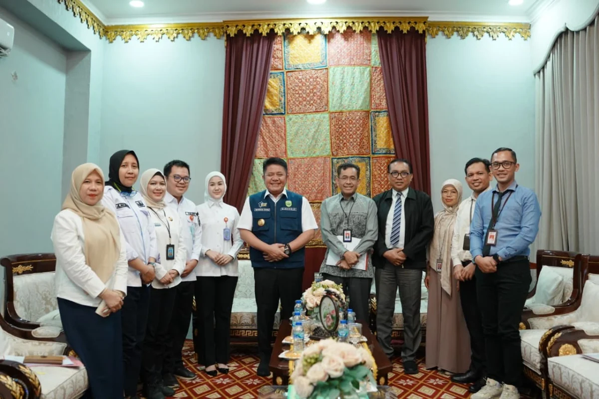Gubernur Herman Deru saat menerima audiensi jajaran pimpinan OJK Sumsel di Griya Agung membahas Sultan Muda.