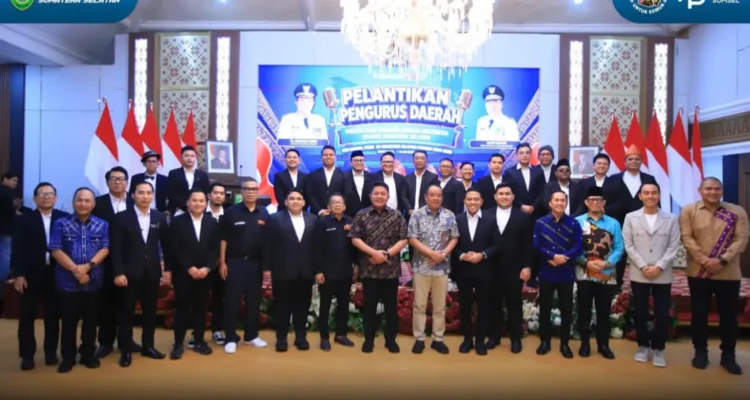Jarwo Kwat Lantik Pengurus PaSKI Sumsel, Herman Deru Apresiasi Semangat Komedian Daerah. Jarwo Kwat Lantik Pengurus PaSKI Sumsel, Herman Deru Apresiasi Semangat Komedian Daerah.