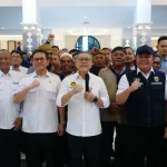 Menteri Koordinator Bidang Pangan RI, Zulkifli Hasan, memberikan apresiasi tinggi kepada Gubernur Sumatera Selatan, Herman Deru, atas kontribusi besar daerah tersebut dalam mendorong swasembada pangan nasional.