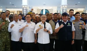 Menteri Koordinator Bidang Pangan RI, Zulkifli Hasan, memberikan apresiasi tinggi kepada Gubernur Sumatera Selatan, Herman Deru, atas kontribusi besar daerah tersebut dalam mendorong swasembada pangan nasional.