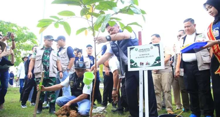 Gubernur Sumsel Herman Deru menghadiri Festival Kehutanan bertema “Kenal Hutan, Kenal Masa Depan” di Universitas Islam Negeri Raden Fatah Palembang.