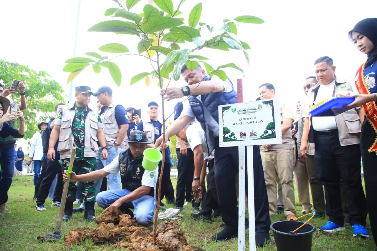 Gubernur Sumsel Herman Deru menghadiri Festival Kehutanan bertema “Kenal Hutan, Kenal Masa Depan” di Universitas Islam Negeri Raden Fatah Palembang. Gubernur Sumsel Herman Deru menghadiri Festival Kehutanan bertema “Kenal Hutan, Kenal Masa Depan” di Universitas Islam Negeri Raden Fatah Palembang.