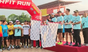 Suasana ratusan pelari Bhayangkara Fun Run 2026 saat start di Stable Berkuda Sekayu.