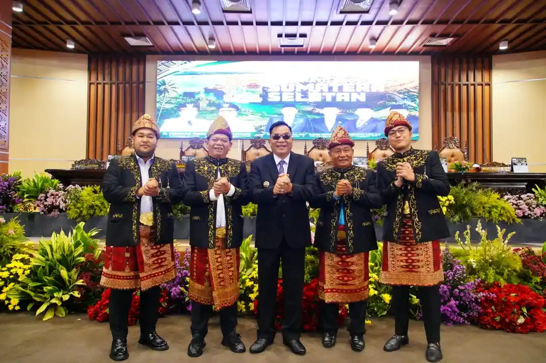 bupati-muba-hm-toha-tohet-paripurna-hut-80-sumsel Bupati Muba H. M. Toha Tohet S.H., bersama jajaran saat menghadiri Rapat Paripurna Hari Jadi ke-80 Provinsi Sumatera Selatan di Palembang.