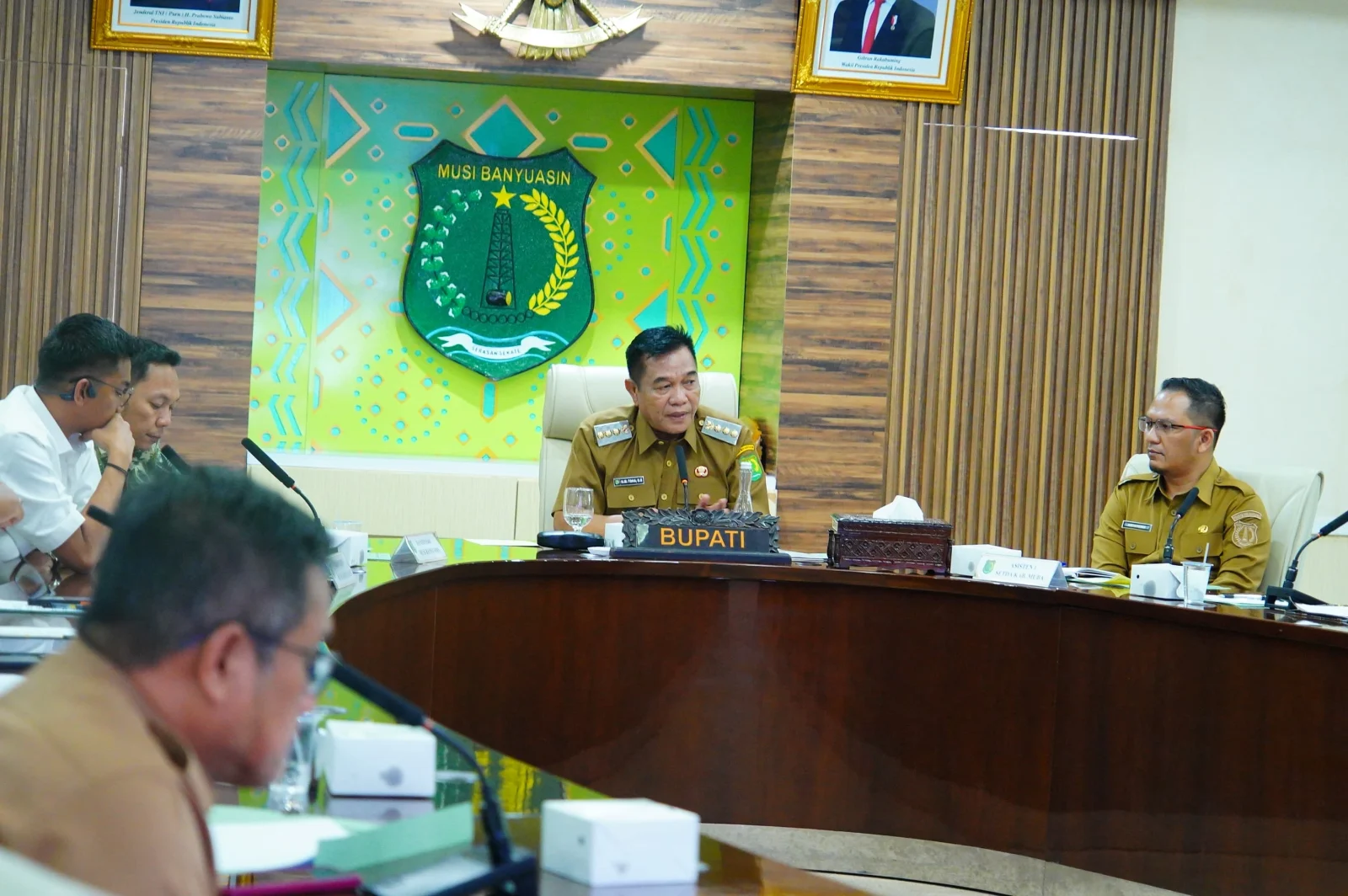 bupati-muba-rapat-hgu-pt-hindoli Bupati Muba H. M. Toha Tohet memimpin rapat pembahasan lahan HGU PT Hindoli di Sekayu.