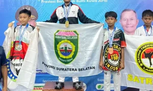 Foto bersama kontingen atlet cilik berprestasi dari provinsi Sumatera Selatan yang berhasil memenangkan kejuaraan taekwondo.