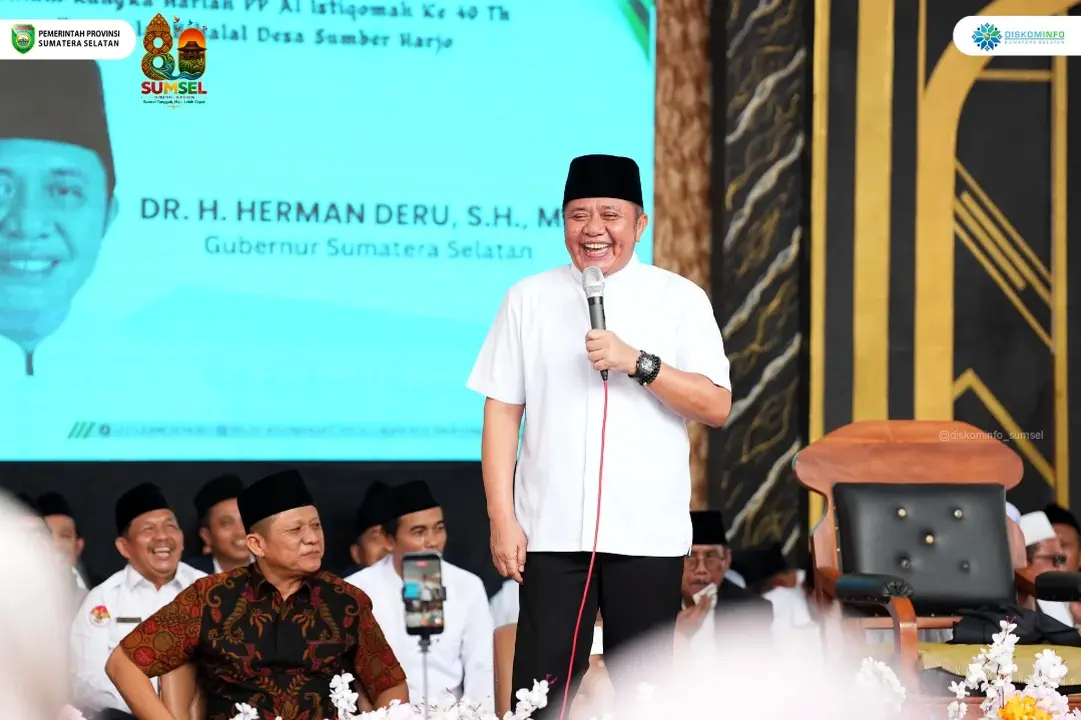 Gubernur Sumatera Selatan H. Herman Deru saat menghadiri Pengajian Akbar di Buay Madang Timur, OKU Timur.