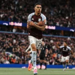 Pemain Aston Villa Ollie Watkins merayakan gol setelah membobol gawang Liverpool di Villa Park.