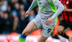 Erling Haaland menggiring bola dalam pertandingan Hasil Bournemouth vs Man City Liga Inggris 2026.