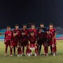 Pemain Timnas U17 Indonesia tertunduk lesu usai kalah dari Jepang di Piala Asia U17 2026.