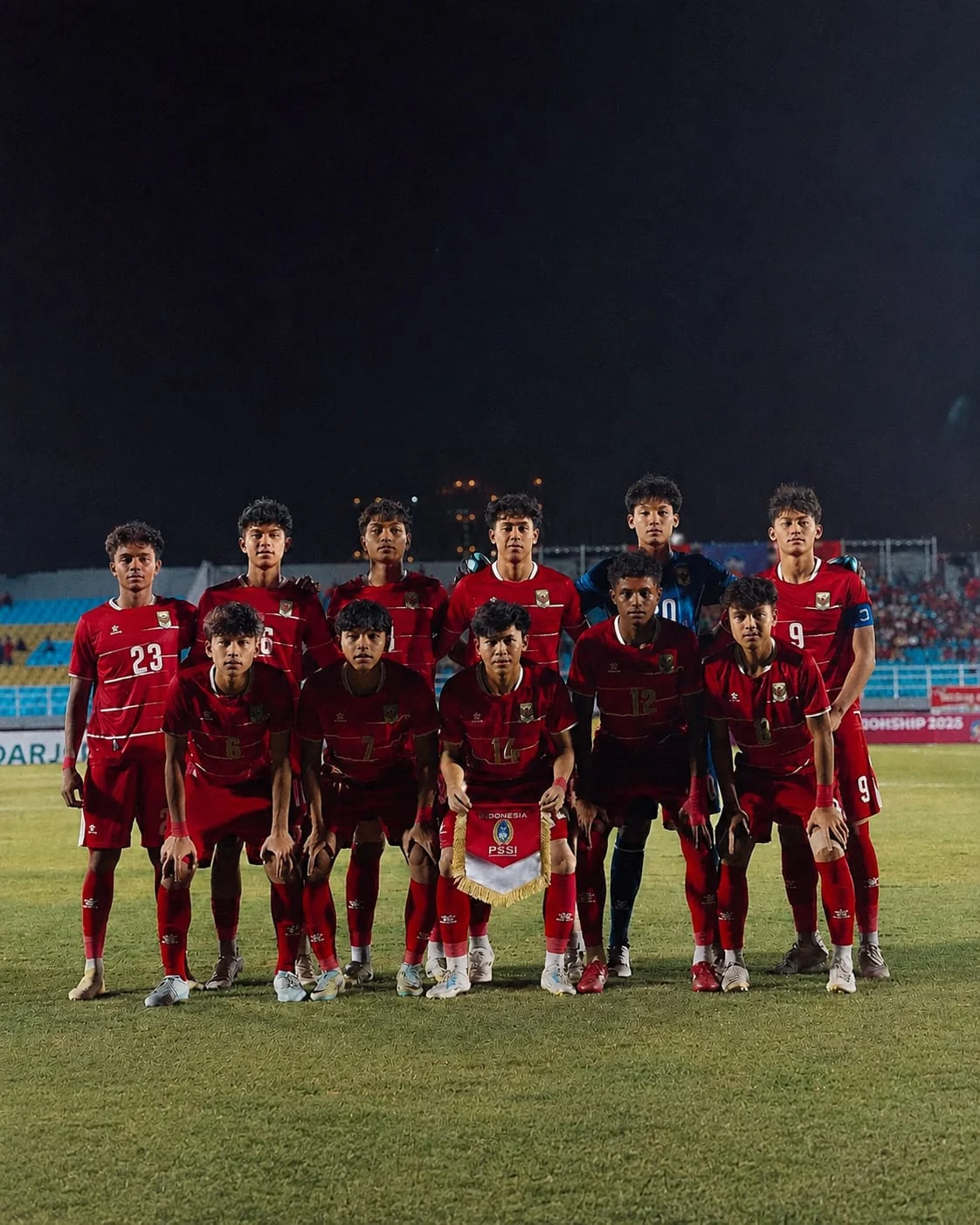 Pemain Timnas U17 Indonesia tertunduk lesu usai kalah dari Jepang di Piala Asia U17 2026.