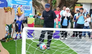Gubernur Sumsel Herman Deru saat mensosialisasikan Piala Dunia 2026 di Kambang Iwak Palembang.
