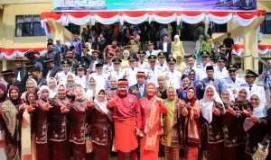 Gubernur Herman Deru dan Bupati Bursah Zarnubi dalam perayaan Rapat Paripurna HUT ke-157 Kabupaten Lahat.