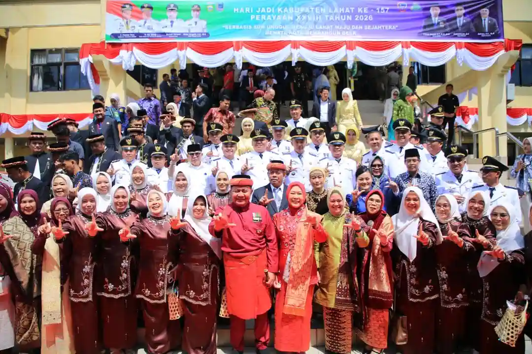 hut-ke-157-kabupaten-lahat-dprd-2026 Gubernur Herman Deru dan Bupati Bursah Zarnubi dalam perayaan Rapat Paripurna HUT ke-157 Kabupaten Lahat.