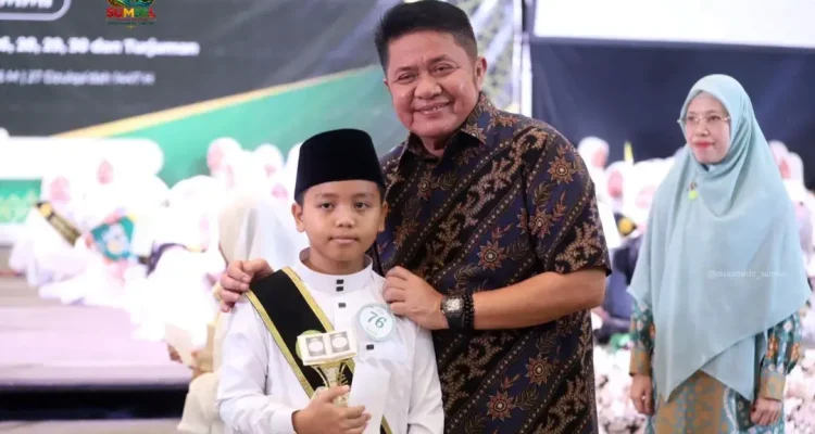Gubernur Sumsel Herman Deru saat menghadiri Khotmul Quran dan Imtihan Akbar Angkatan III Metode Ummi Palembang di Golden Sriwijaya.