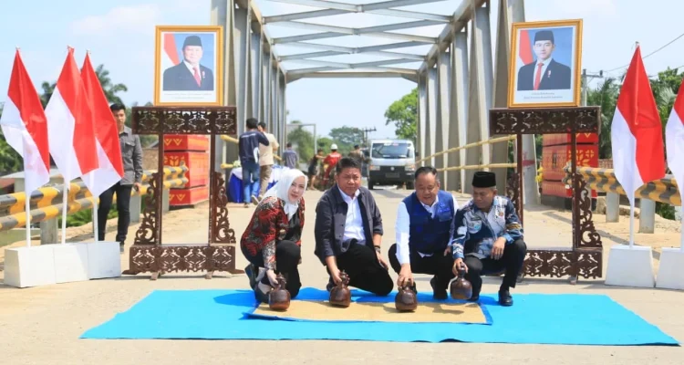 Gubernur Sumatera Selatan Herman Deru didampingi Wakil Gubernur Sumsel Cik Ujang serta Bupati Musi Rawas Ratna Machmud meresmikan 17 infrastruktur jembatan yang tersebar di sejumlah wilayah Sumatera Selatan. Gubernur Sumatera Selatan Herman Deru didampingi Wakil Gubernur Sumsel Cik Ujang serta Bupati Musi Rawas Ratna Machmud meresmikan 17 infrastruktur jembatan yang tersebar di sejumlah wilayah Sumatera Selatan.
