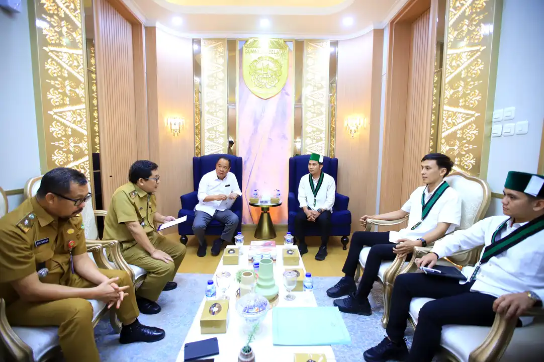 Wakil Gubernur Sumsel Cik Ujang saat menerima audiensi panitia pelaksana LK II HMI Nasional Palembang di ruang kerja Pemprov Sumsel