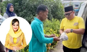 lury-alex-noerdin-qurban-dapil-vi Tim Sahabat Lury saat menyalurkan paket hewan kurban Idul Adha dari Hj Lury Alex Noerdin untuk masyarakat Dapil VI Sumatera Selatan.